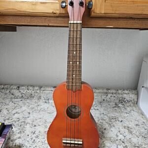 First Act MG500 Kid’s Soprano Hand-Rubbed Plastic Finish Ukulele Good Condition